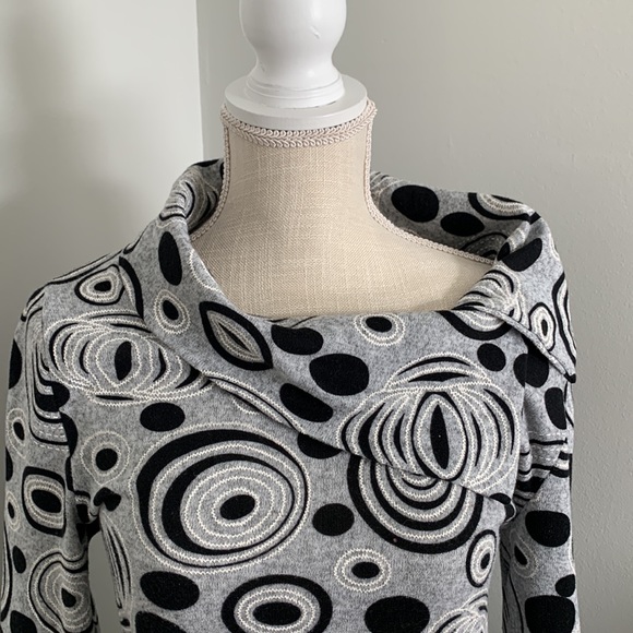 Groovy pattern 70s inspired Papillon sweater dress - Picture 2 of 6
